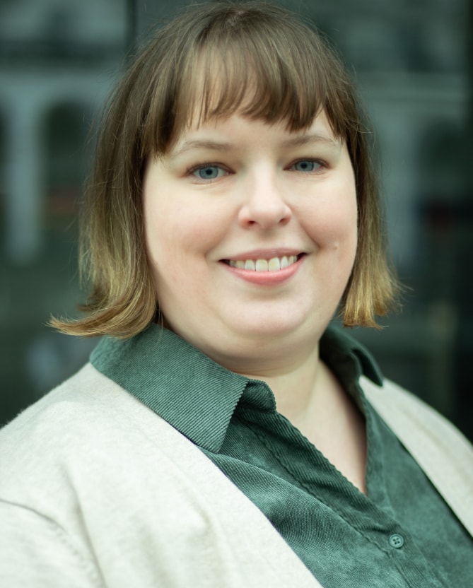 Christiane Die Analytikerin (Controlling/ Product)